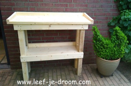 Tuintafel / werktafel voor om potten van plantjes etc.